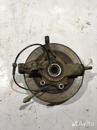 Кулак передний правый В сборе со ступицей