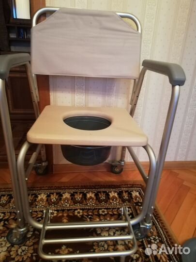 Туалет-кресло для инвалидов. На колесах (новое)