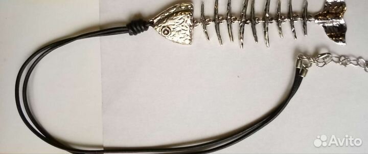 Колье на шнурке