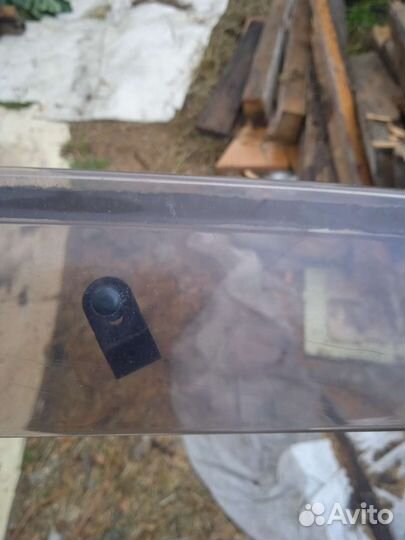 Ветровик двери задний левый Тойота Витц SCP10