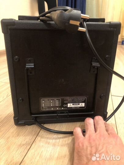 Комбоусилитель и электрогитра