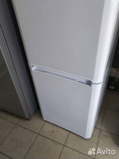 Холодильник indesit