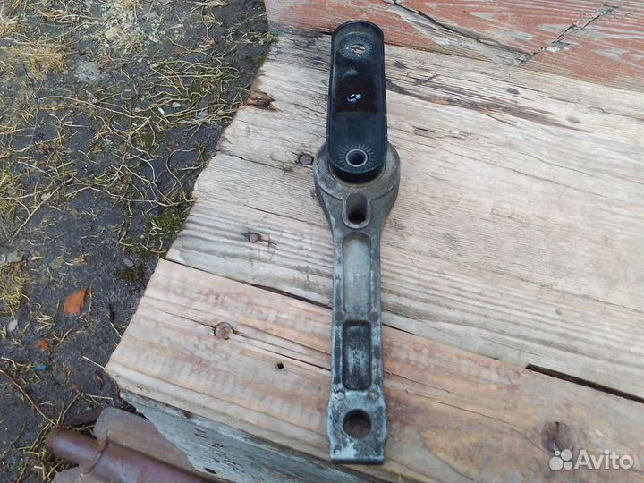 Рычаг опоры кпп Фольксваген