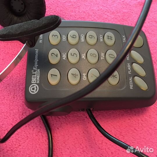 Старый стационарный телефон