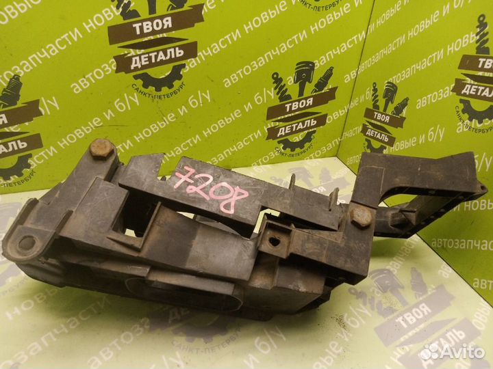 Кронштейн фары левый Chrysler Lhs 3.5 1993