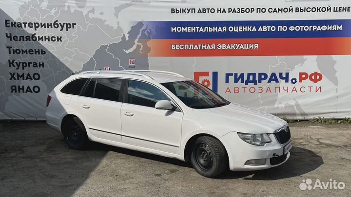 Вал балансирный Skoda Superb (3T) 06J103337C