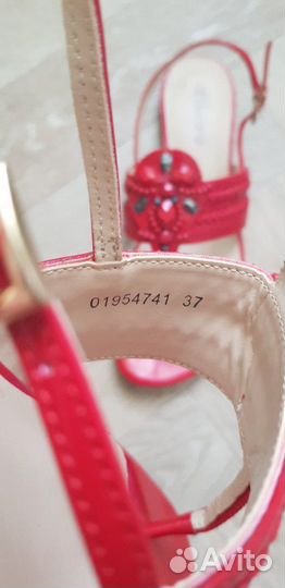 2 пары босоножек