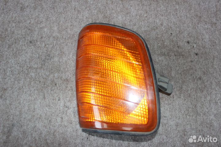 Передний правый поворотник Mercedes S-Class W140