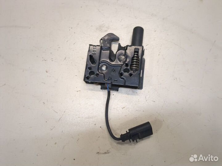 Замок капота Audi A4 (B9), 2018