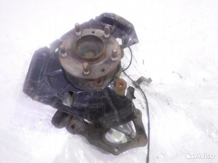 Кулак задний правый Мазда