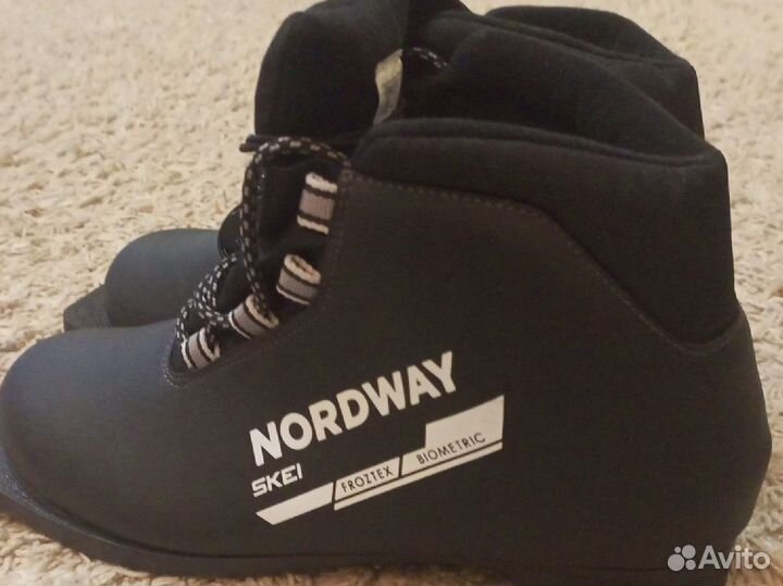 Лыжные ботинки