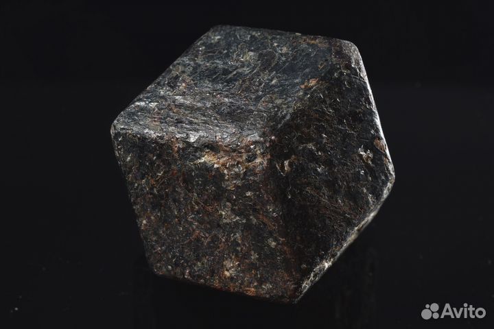 Кристалл. Гранат (альмандин). Лот №1001