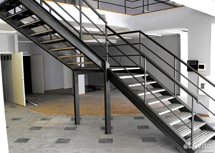 Металлическая лестница дизайн 5490