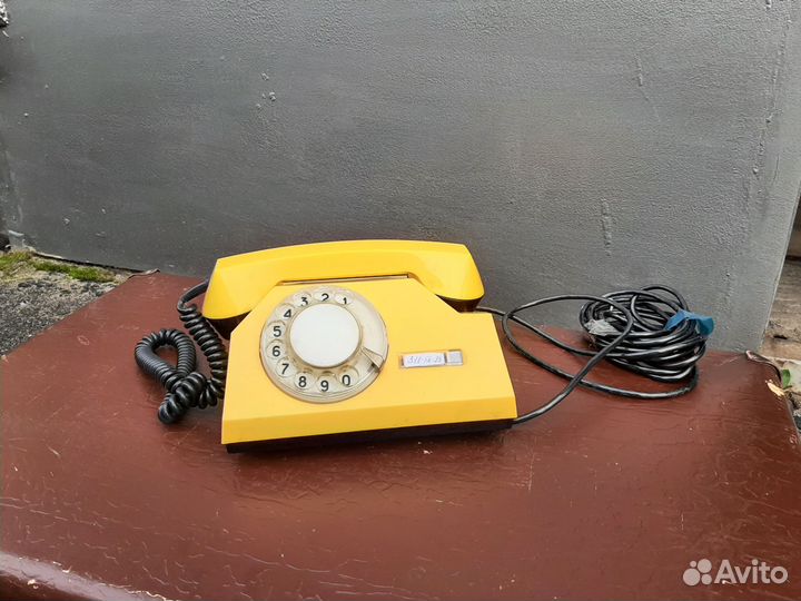 Старый стационарный телефон