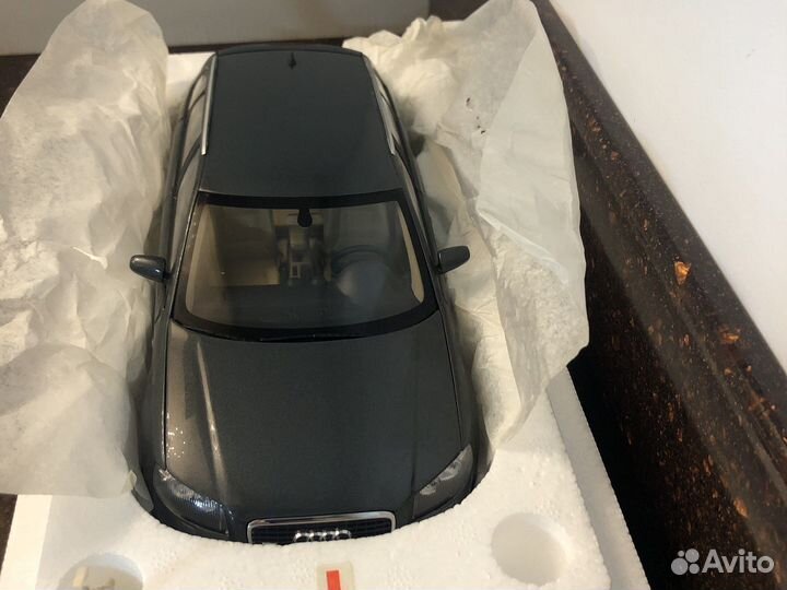 Модель в масштабе 1:18 kyosho