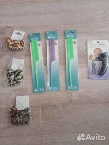 Расчёска, резинки для волос, заколка, бигуди