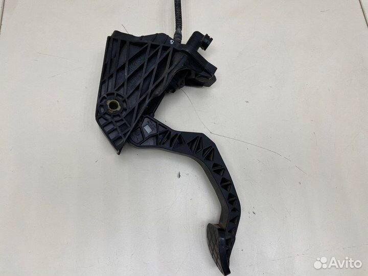 Педаль сцепления Volkswagen Polo cfna (1600CC