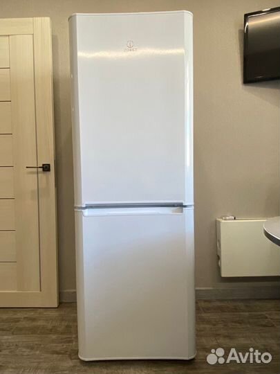 Холодильник indesit