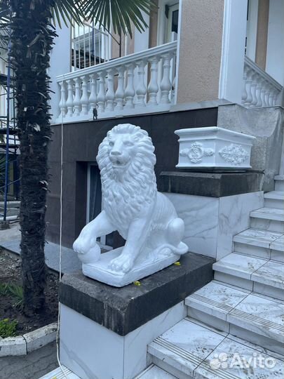 Лев с шаром (левый, правый)