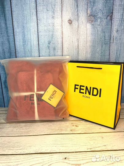 Набор из двух полотенец Fendi