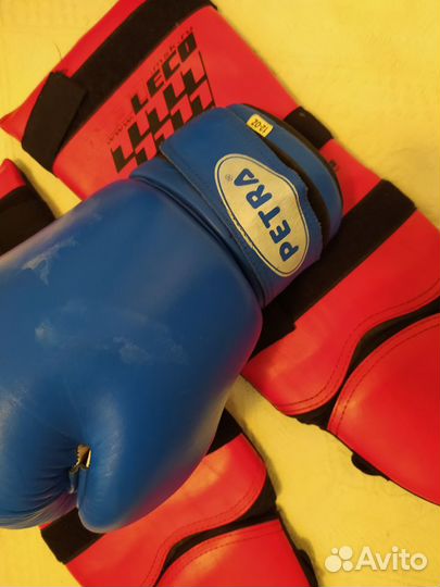 Шлем. Перчатки. Наколенники. Тхэквондо