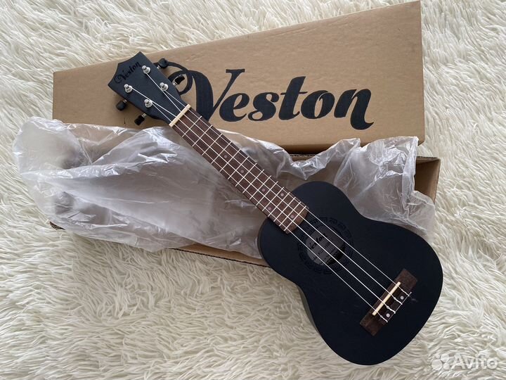 Новая укулеле veston