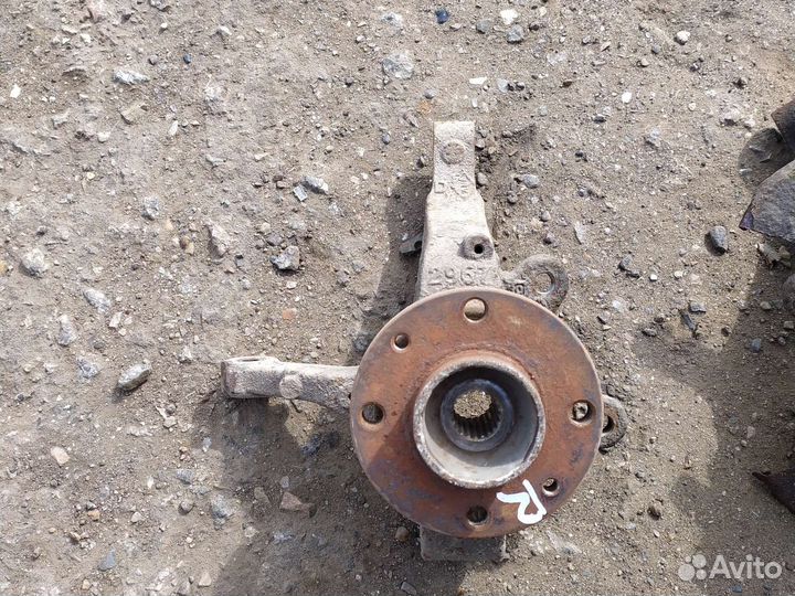 Передние поворотный кулак renault logan