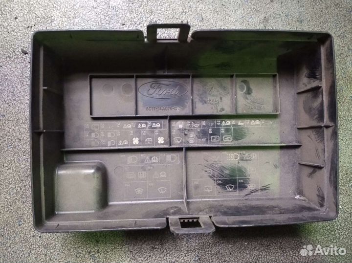 Крышка блока предохранителей Форд Транзит