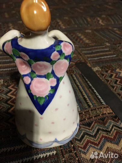 Статуэтка фарфоровая «женщина с самоваром»