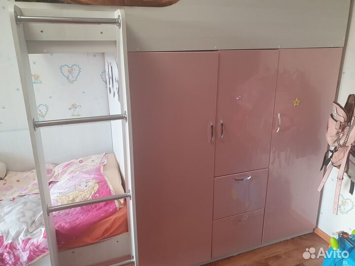 Кровать двухуровневая