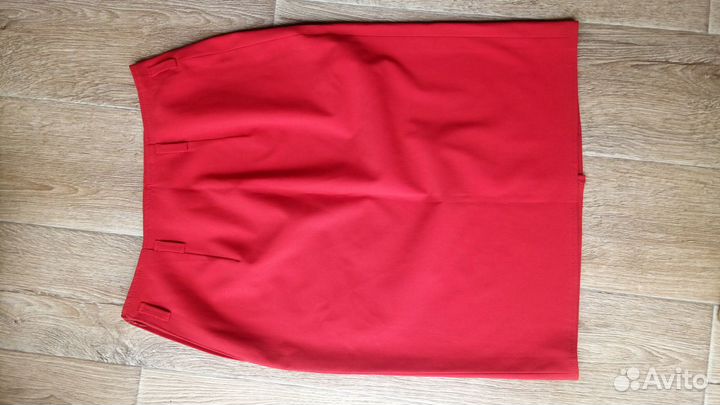 Юбки классические 4 шт черные,красная