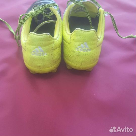 Футбольные бутсы для улицы