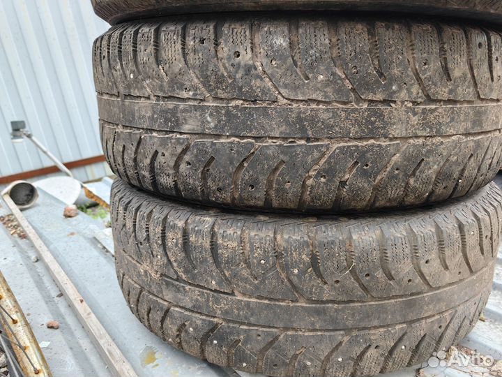 Bridgestone Ice Cruiser 7000 215/60 R17 100T