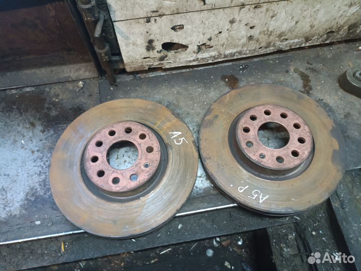 Передние тормозные диски Skoda Octavia A5 RS