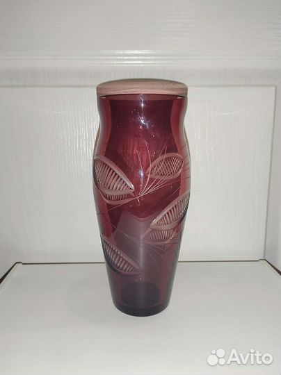 Ваза гранатовое стекло и ваза синее стекло. СССР