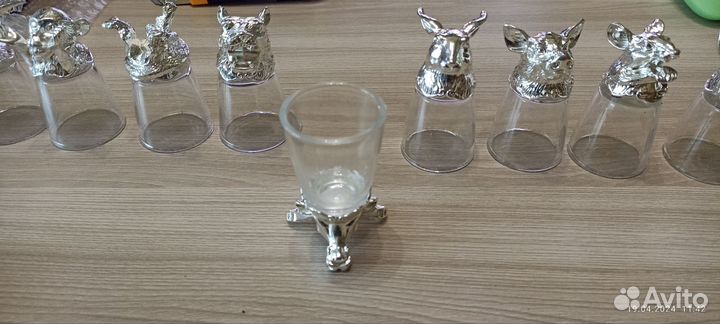 Стопки перевëртыши с кувшином