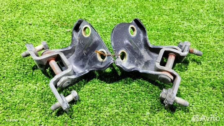 Петли двери задней левой Mitsubishi Galant 8