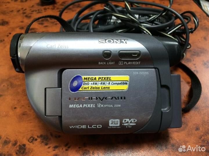 Видеокамера Sony DCR-DVD205 1MP DVD