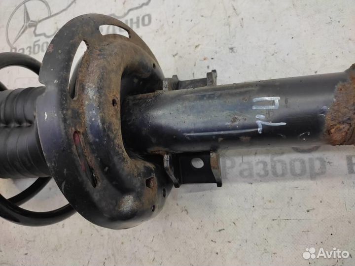 Стойки передние w204 C-class 651.911 2010