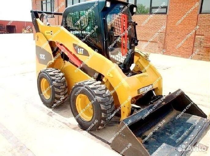 Стекло для мини-погрузчика Caterpillar 262c