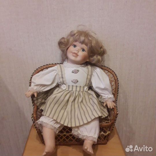 Кукла фарфоровая коллекционная