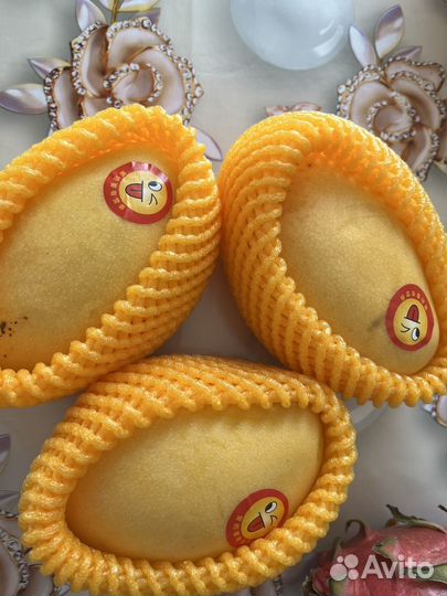 Фрукты (Манго, питахайя, клубника)