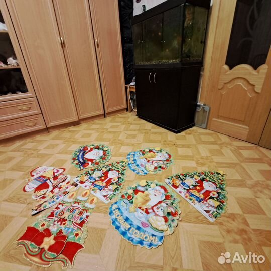 Мишура, новогодние плакаты, гирлянды- растяжки