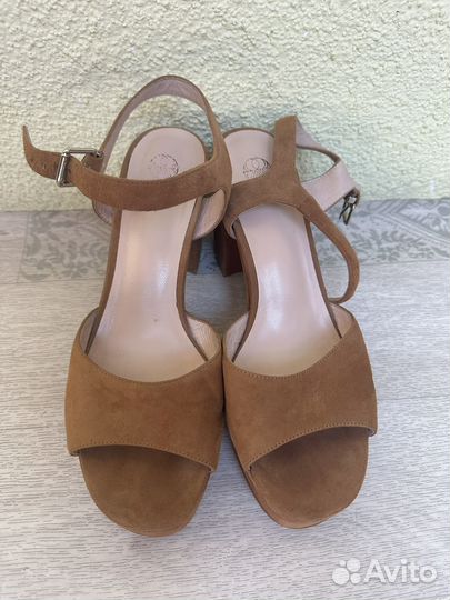 Босоножки Эконика