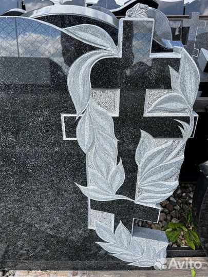 Памятники из гранита. Установка под ключ