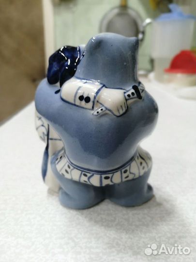 Фарфоровая статуэтка СССР крестьянин с медведем