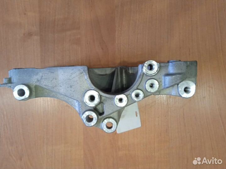 Кронштейн генератора Bmw 5 G30 B47D20A 2017