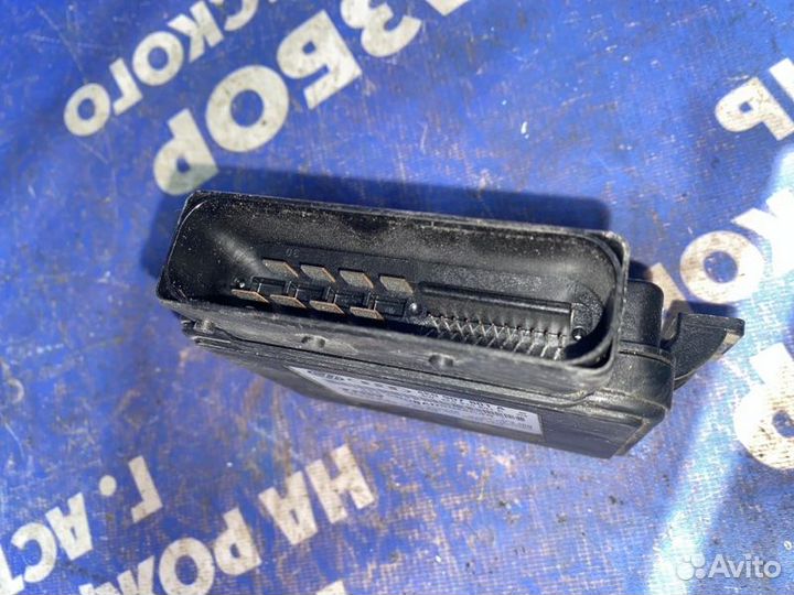 Блок управления стояночным тормозом Audi A8D3