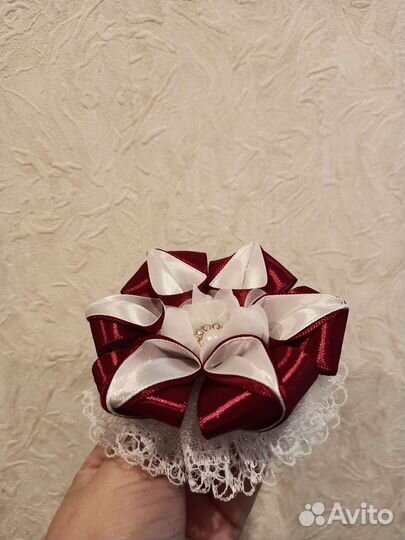Бело-бордовый бант ручной работы