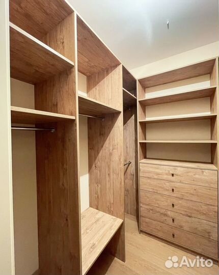 Гардеробная с ящиками